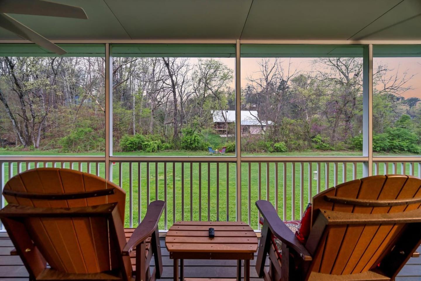 Vila 1 Mile To Pkwy, Pets, Hot Tub, Creekside, Porch Pigeon Forge Exteriér fotografie