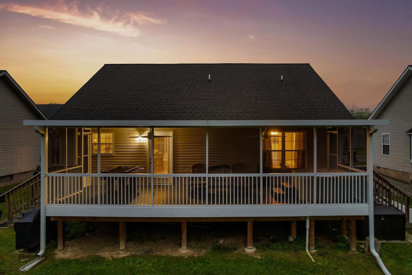 Vila 1 Mile To Pkwy, Pets, Hot Tub, Creekside, Porch Pigeon Forge Exteriér fotografie