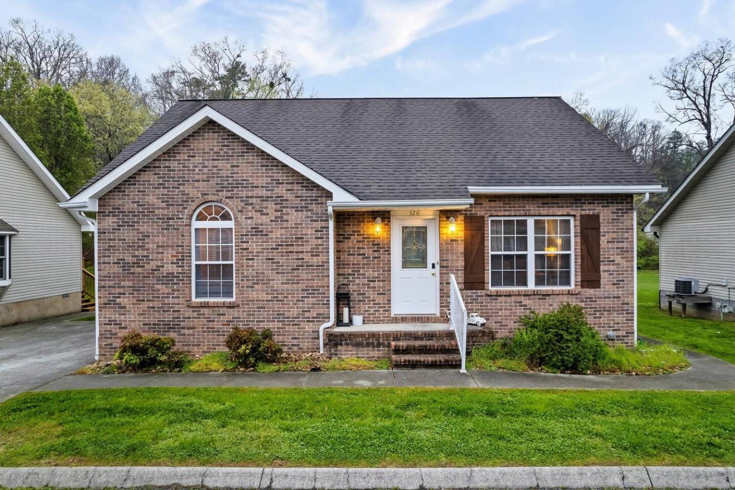 Vila 1 Mile To Pkwy, Pets, Hot Tub, Creekside, Porch Pigeon Forge Exteriér fotografie