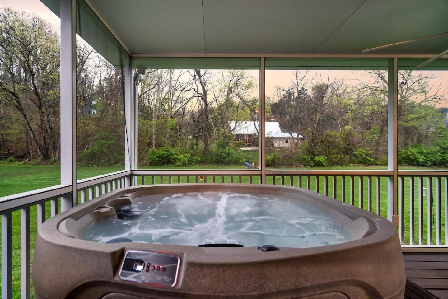 Vila 1 Mile To Pkwy, Pets, Hot Tub, Creekside, Porch Pigeon Forge Exteriér fotografie