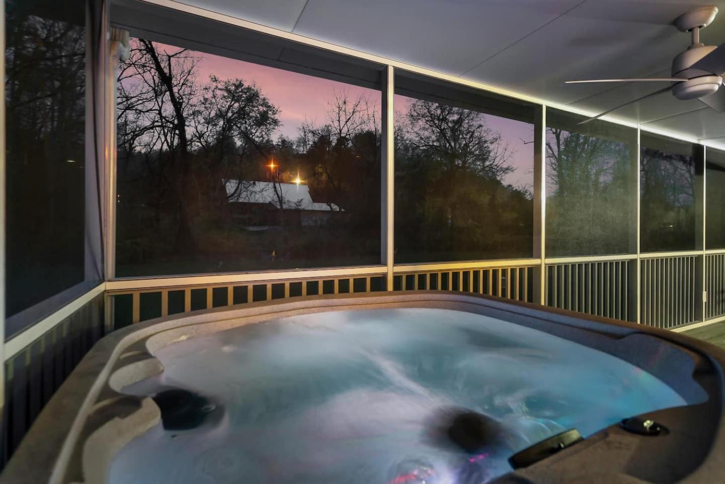 Vila 1 Mile To Pkwy, Pets, Hot Tub, Creekside, Porch Pigeon Forge Exteriér fotografie