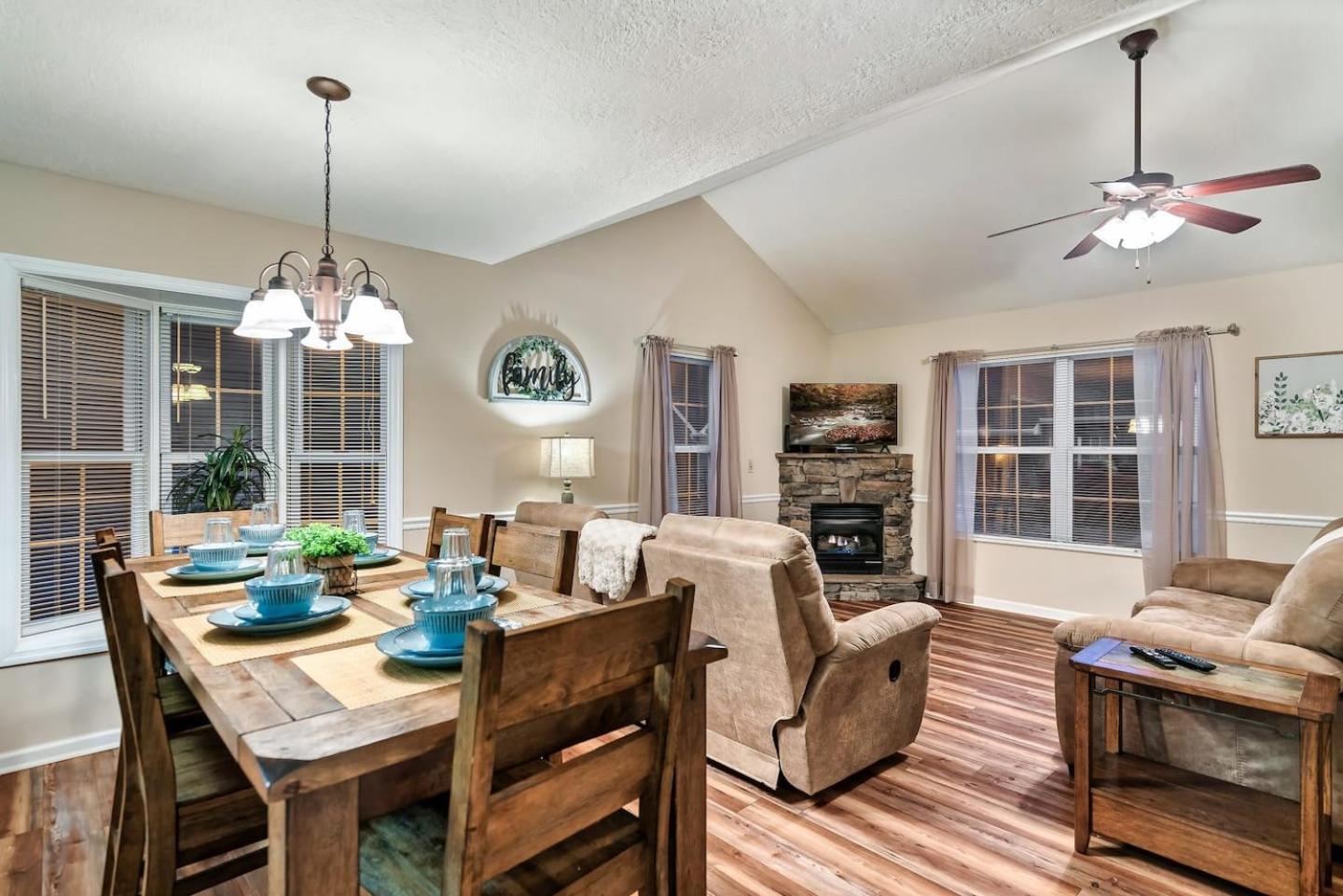 Vila 1 Mile To Pkwy, Pets, Hot Tub, Creekside, Porch Pigeon Forge Exteriér fotografie